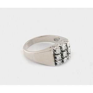 Ring with diamonds