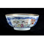 A ‘FAMILLE ROSE’ PORCELAIN LARGE BOWL