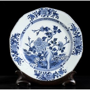 A 'BLUE AND WHITE' PORCELAIN LARGE OCTAGONAL DISH