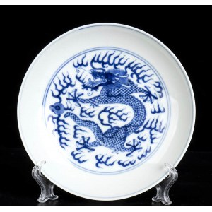 A ‘BLUE AND WHITE' PORCELAIN ‘DRAGON’ DISH