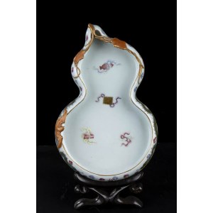 A POLYCHROME ENAMELED PORCELAIN DOUBLE GOURD SHAPED BRUSH WASHER