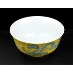 A GREEN AND YELLOW ENAMELED PORCELAIN ‘DRAGON’ BOWL