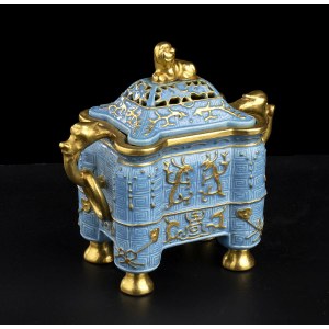 A TURQUOISE GLAZED AND GILT PORCELAIN SMALL INCENSE BURNER