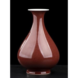 A RED GLAZED PORCELAIN YUHUCHUPING VASE