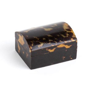 A TORTOISESHELL BOX AND COVER