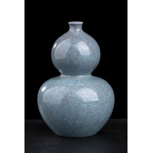 A ‘ROBIN’S EGG’ GLAZED PORCELAIN SMALL DOUBLE GOURD VASE