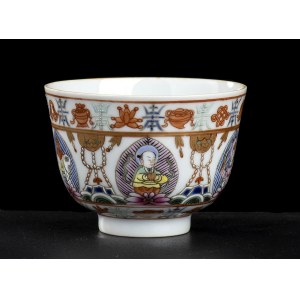 A POLYCHROME ENAMELED ‘BARAGON TUMED’ PORCELAIN SMALL BOWL