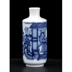 A 'BLUE AND WHITE' PORCELAIN SNUFF BOTTLE