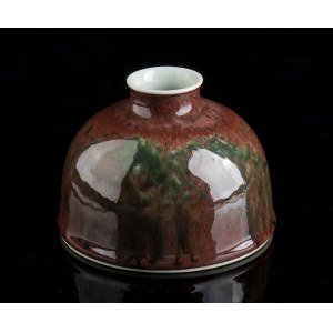 A RED-GREEN GLAZED PORCELAIN TAIBAIZUN WATER POT