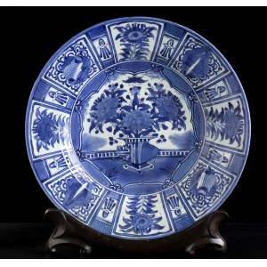 A 'BLUE AND WHITE' PORCELAIN LARGE DISH