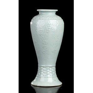 A GLAZED PORCELAIN BALUSTER VASE, MAEBYONG