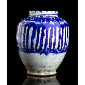 A 'BLUE AND WHITE' CERAMIC VASE