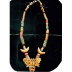 A NECKLACE WITH GOLD PENDANT AND GOLD AND HARDSTONE BEADS