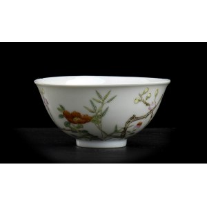 A POLYCHROME ENAMELED PORCELAIN SMALL BOWL