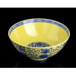 A YELLOW GROUND AND UNDERGLAZE BLUE ENAMELED PORCELAIN LARGE BOWL