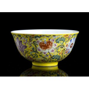 A YELLOW GROUND AND POLYCROME ENAMELED PORCELAIN BOWL