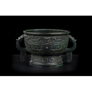 A BRONZE ARCHAIC STYLE CONTAINER