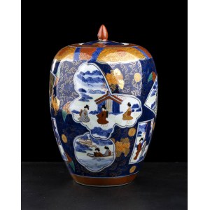 A POLYCHROME ENAMELED ‘KUTANI’ PORCELAIN JAR AND COVER