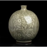 A WHITE AND BROWN SLIP INLAID AND CÉLADON GLAZED CERAMIC OVOID VASE