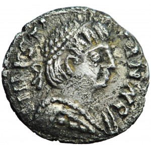 Kingdom of the Ostrogoths, Witiges on behalf of Justinian, AR 1/4 Siliqua, Ravenna, 536-540