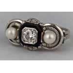 Ring with diamond, onyx and pearls