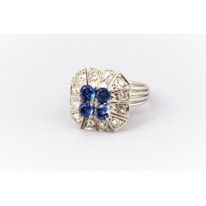 Ring im Art-Deco-Stil mit Saphiren und Diamanten, 20. Jahrhundert.