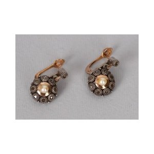 Earrings with pearls, mid-19th century.