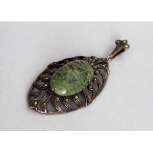 Pendant with green stone and marcasites, 1920s/30s.