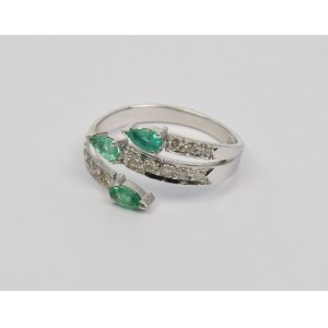 Ring with emeralds