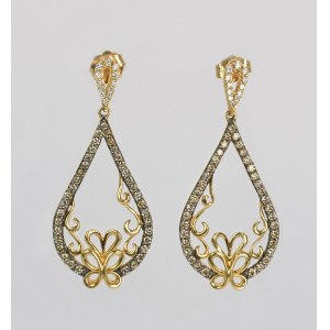 Earrings with diamonds