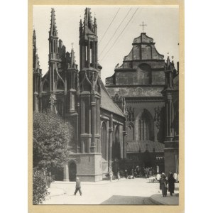 WILNO : kościół św. Anny ; 193? Fotografia 23x17,5 cm. Fotografia niezidentyfikowanego autora ...