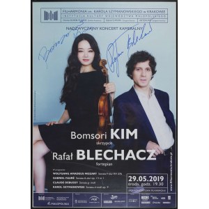 Afisz z koncertu Bomsori Kim i Rafała Blechacza sygnowany przez artystów.