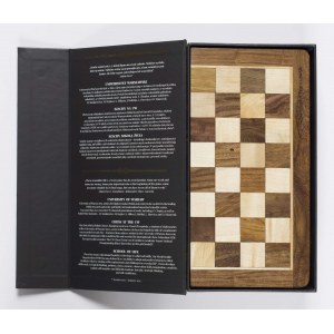 Wooden chess pieces with laser-cut inscription: University of Warsaw / University of Warsaw.