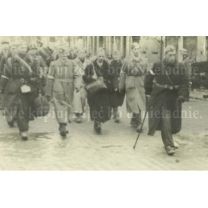 [WARSAW Uprising] A unique album by a German officer containing, among other things, 12 photographs of AK soldiers and nurses going into German captivity, after the surrender of the Warsaw Uprising.