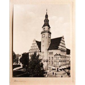 OLSZTYN. Ratusz, ok. 1925; fot. cz.-b., naklejona na arkusz papieru, s ...