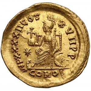 Theodosius II (Eastern Roman Emperor AD 402-450), AV Solidus, Constantinople mint, AD 443-450