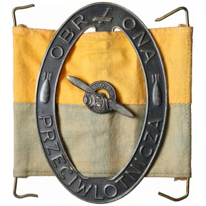 Fragment opaski Obrony Przeciwlotniczej wraz z odznaką L.O.P.P.