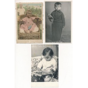 5 db RÉGI fotó: gyermekek és játékaik / 5 pre-1945 photos: children, toys