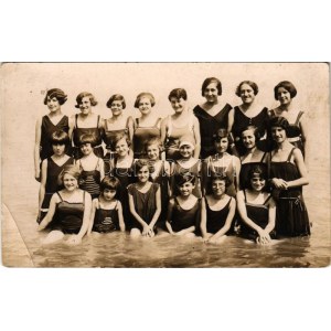 1928 Balatonalmádi, strand, fürdőző hölgyek csoportja. photo (EB)