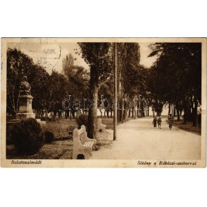 1933 Balatonalmádi, sétány a Rákóczi szoborral (fl)