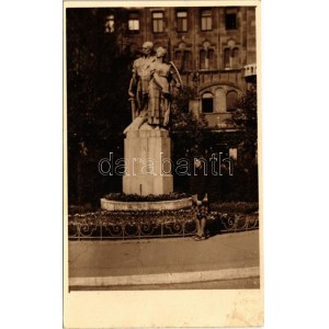 1943 Budapest V. Dél irredenta szobor a Szabadság téren. photo