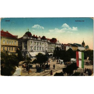 1916 Arad, Andrássy tér, magyar zászló, Aradi Közgazdasági Bank R.T., Csernai Ágoston szállodája, piac...