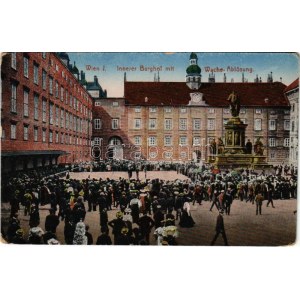 1918 Wien, Vienna, Bécs; Innerer Burghof mit Wache-Ablösung / castle courtyard, changing of the guard (worn corners...