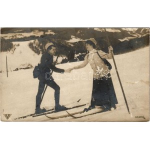1920 Winter sport, skiers, skiing couple (fl)
