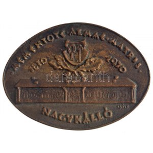 Csúcs Ferenc (1905-1999) 1970. Mementote Almae Matris - Nagykálló - 1870-1970 egyoldalas bronz emlékérem peremén 315...