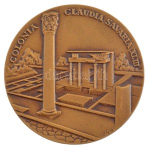 Iván István (1905-1968) ~1968. Colonia Claudia Savaria XLIII egyoldalas bronz emlékérem dísztokban (60mm) T...