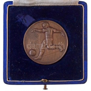 1942. RADVÁNY VÁNDORDÍJ III. Br labdarúgó díjérem eredeti dobozában (BOCZÁN KÁROLY BUDAPEST VIII. CSOKONAI U. 8.) ...