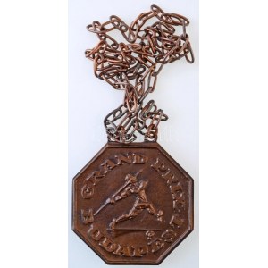 1981. Grand Prix Budapest / 1981 súlylökés I. Br díjérem láncra fűzve. Szign.: CP (68x68mm) T...