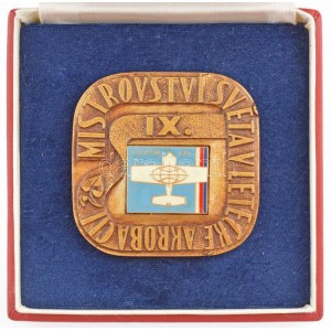 Csehszlovákia 1978. IX. Műrepülő Világbajnokság bronz emlékplakett zománcozott rátéttel, eredeti tokban (57x57mm) T...