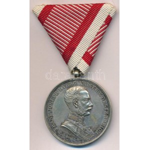 ~1870. Ferenc József I. osztályú Ezüst Vitézségi Érem ezüstözött bronz kitüntetés, modern mellszalagon...